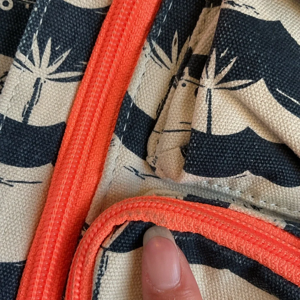 KAVU Rope Sling Bag 1 Shoulder Sling Canvas Backpack w/ Rope Shoulder Strap 20”
